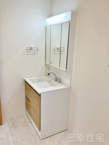 碧南市汐田町の洗面所|広い洗面室。収納棚が置けるスペースがあります