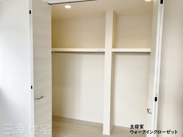 碧南市汐田町の収納|主寝室の収納は、3帖のウォークインクローゼット。もはや個室になりえる広さ