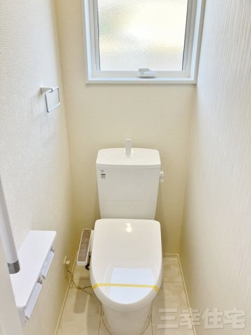 碧南市汐田町のトイレ|２階のトイレもシャワートイレ。これからの季節、近くにあると助かります
