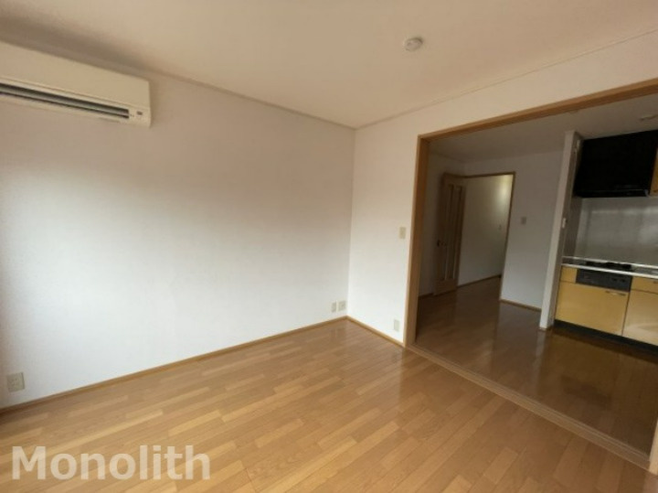 ハイツアーサーの洋室