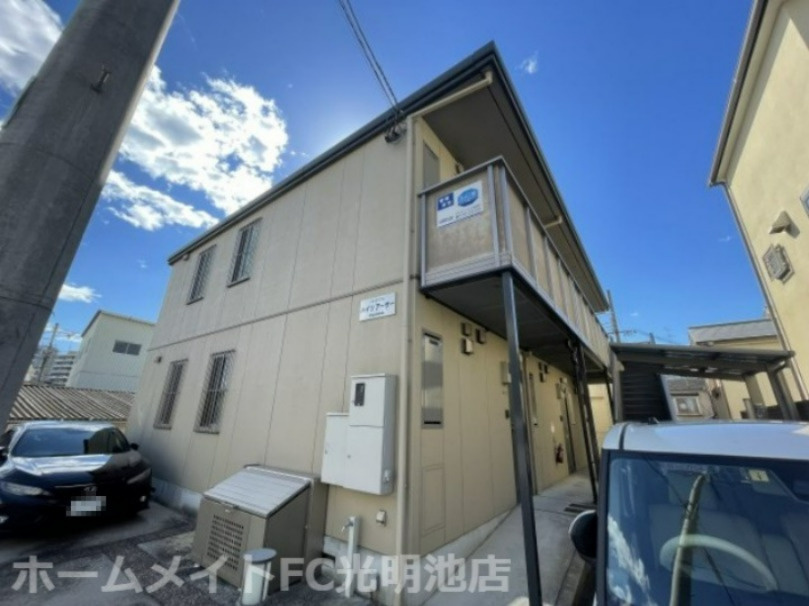 ハイツアーサーの外観