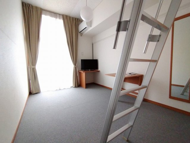 【居間・リビング】 | レオパレスＡＮＮＥＸシャルム | 1階はフローリング仕様です。