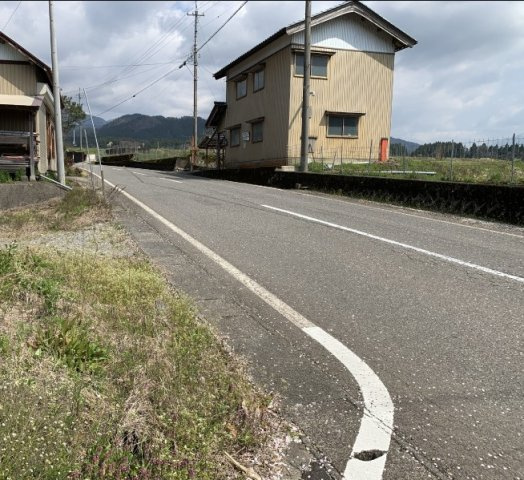 勝山市平泉寺町岡横江　土地の前面道路含む現地写真