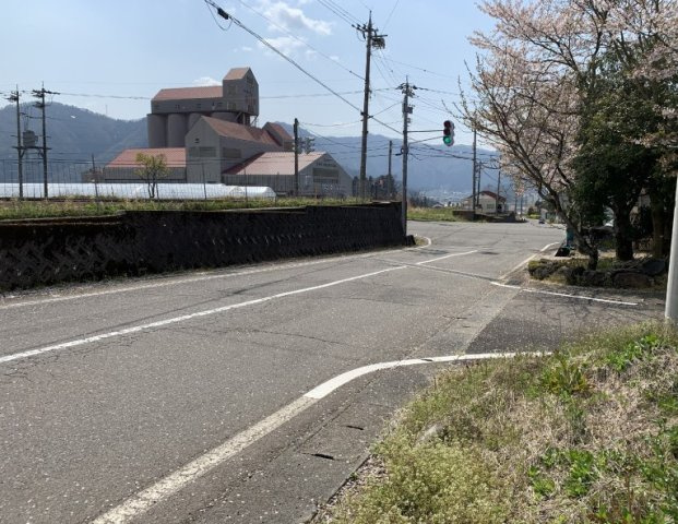 勝山市平泉寺町岡横江　土地の前面道路含む現地写真
