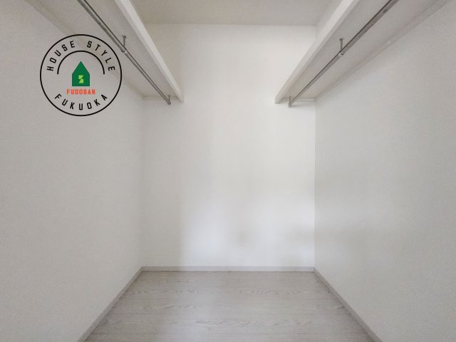 福岡市東区三苫4丁目第3-4棟（2号棟）の収納|洋服や大きな荷物が多い方や人数の多いご家族などは、一般的なクローゼットよりもウォークインクローゼットのほうが使い勝手が良いです。