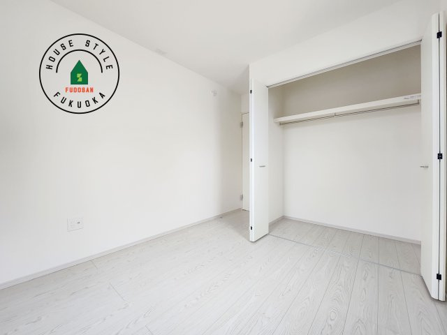 福岡市東区三苫4丁目第3-4棟（2号棟）の子供部屋|柔らかい陽光が差し込む明るいお部屋を演出する設計。彩光の取れる窓が気持ちの良いお部屋を創り上げます。