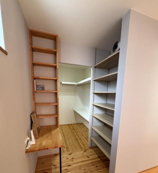 高津町　中古戸建の収納