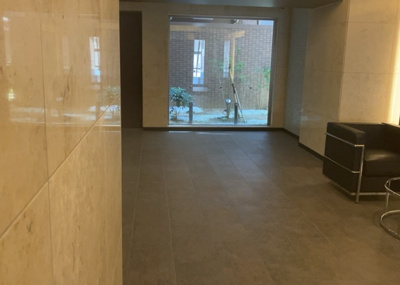 【内装】 | ミオカステーロ八王子Ⅱ | 共有部分は、住民なら誰もが使える設備のこと。例えば駐車場やエレベーター、インターネット設備、セキュリティ設備などがあります。他にも、マンションの廊下・外部階段やエントランス・ゴミ置き場などがあります。