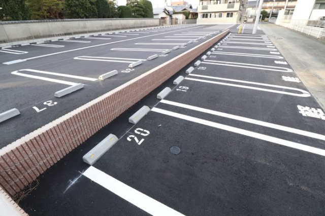 アクアフェリーチェ　A棟の駐車場
