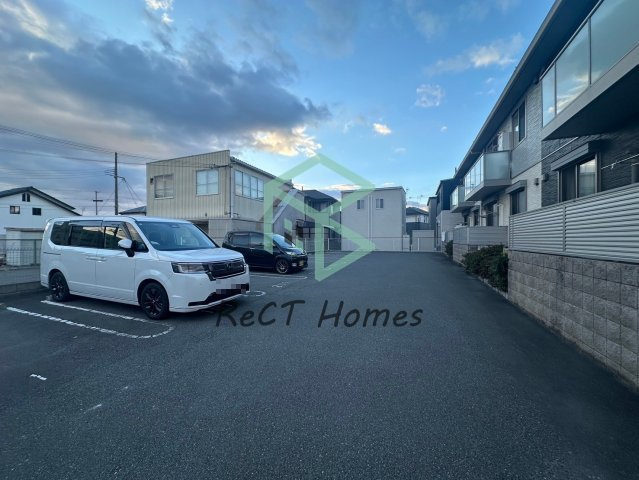 ソレイユ高浜の駐車場