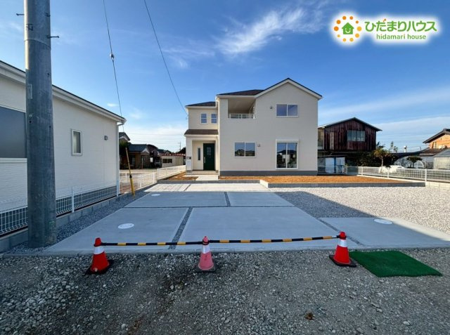 鴻巣市屈巣　第4　新築一戸建て　リーブルガーデン　03の駐車場|駐車スペース4台分あります！
急な来客でも慌てることはございません。