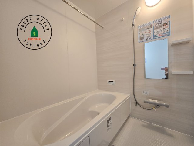 福岡市南区中尾2丁目第4-2棟（1号棟）の浴室|1日の疲れを癒してくれる広々バスルーム。雨の日のお洗濯にも大活躍な浴室乾燥機付です！