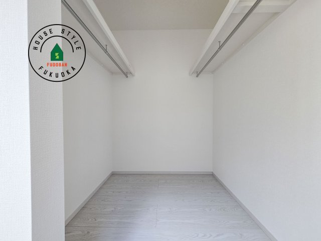 福岡市南区中尾2丁目第4-2棟（1号棟）の収納|洋服や大きな荷物が多い方や人数の多いご家族などは、一般的なクローゼットよりもウォークインクローゼットのほうが使い勝手が良いです。