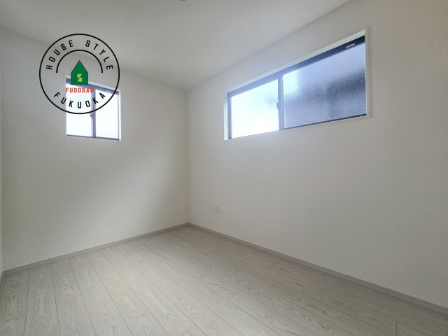 福岡市南区中尾2丁目第4-2棟（1号棟）の洋室|落ち着いた色調の洋室です。