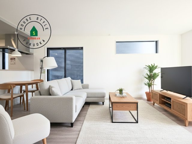 福岡市南区中尾2丁目第4-2棟（1号棟）の居間・リビング|明るく開放的なリビングダイニングは豊かな陽光が注ぎ込み、やすらぎの空間を演出してくれます。ご家族で楽しいひとときをお過ごし下さい。※家具はCGを合成したものです。