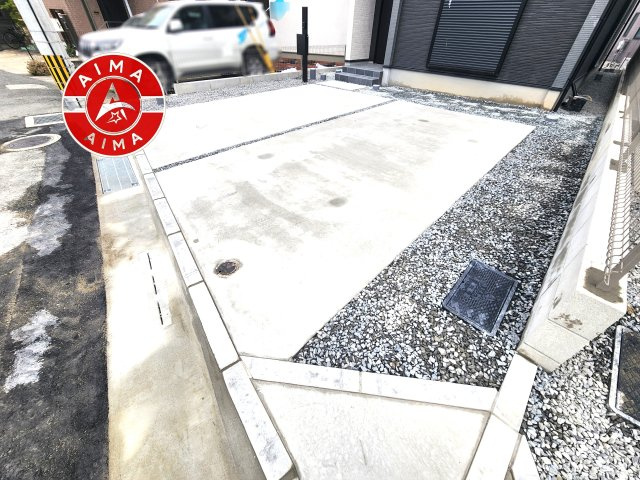 福岡市南区中尾2丁目第4-2棟（1号棟）の駐車場|広々した駐車場になります。3台並列駐車となります。