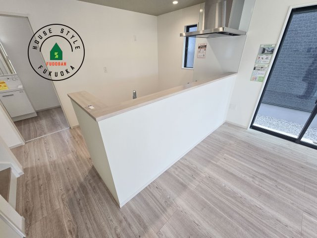 福岡市南区中尾2丁目第4-2棟（1号棟）の内観：施工例|キッチンから立ち込める香りが今日の料理を期待させます。