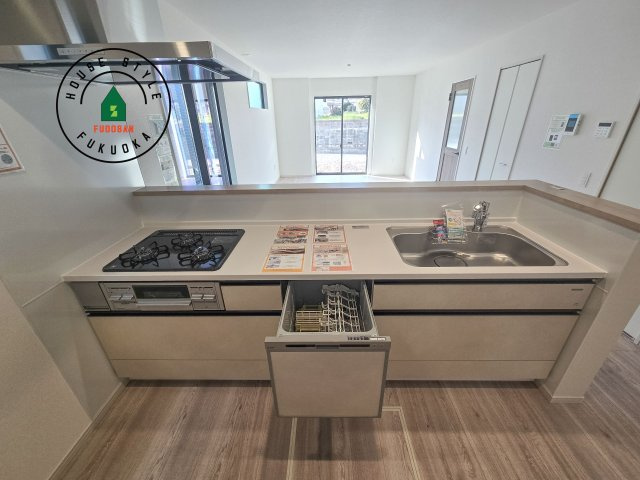 福岡市南区中尾2丁目第4-2棟（1号棟）のキッチン|キッチン。グリル・食器洗い乾燥機・浄水器も完備。