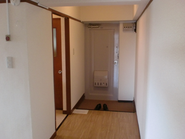 坪内マンションの玄関