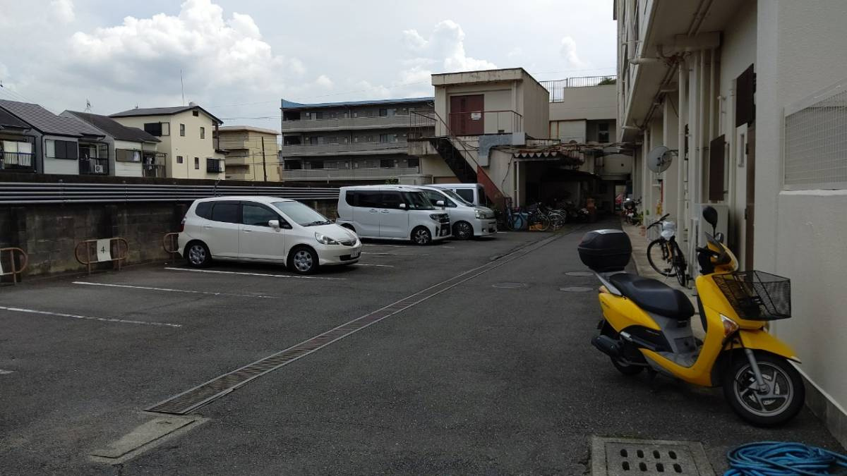 坪内マンションの駐車場