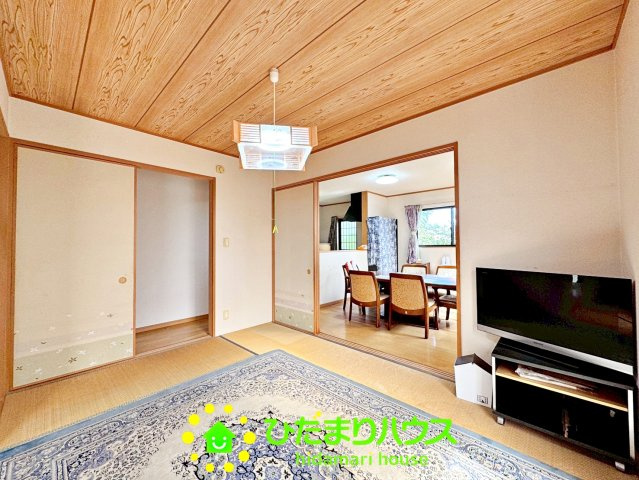 加須市上崎　中古一戸建ての和室|続き間設計の和室は襖を開けると広々大空間に！