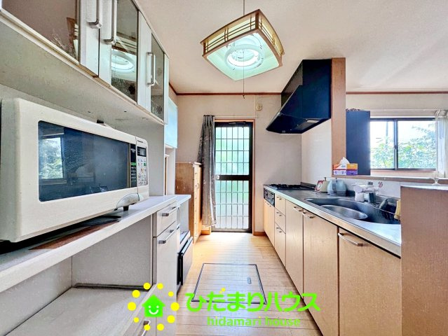 加須市上崎　中古一戸建ての設備|キッチンにはお勝手口完備。