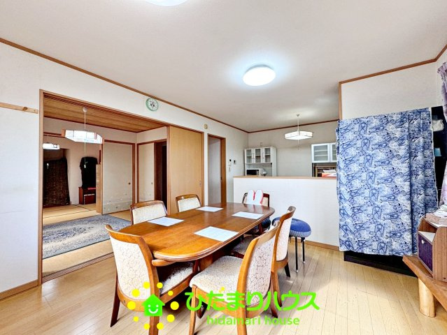 加須市上崎　中古一戸建ての居間・リビング