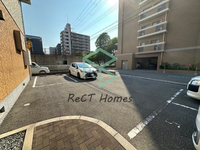 メゾンペガサスの駐車場