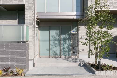 シャーメゾン　Leafのエントランス