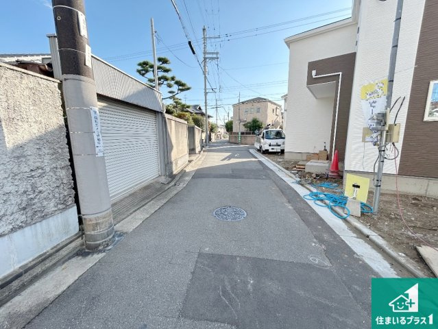 堺市西区浜寺諏訪森町東　第3期　新築一戸建ての前面道路含む現地写真|周辺は落ち着いた街並みの住宅地！子育てがしやすい住環境です！まだ未完成ですが、現地でしかわからない事もございます。是非一度ご覧ください。