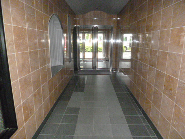 ファステストラップ朝日町のエントランス