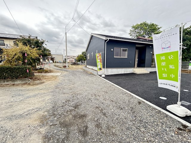 新築　前橋市駒形町第9　クレイドルガーデン　1号棟の前面道路含む現地写真|現地写真　西側接道幅員約4ｍ