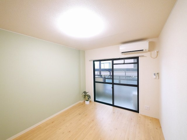 ロイヤルクリヨンの居間・リビング