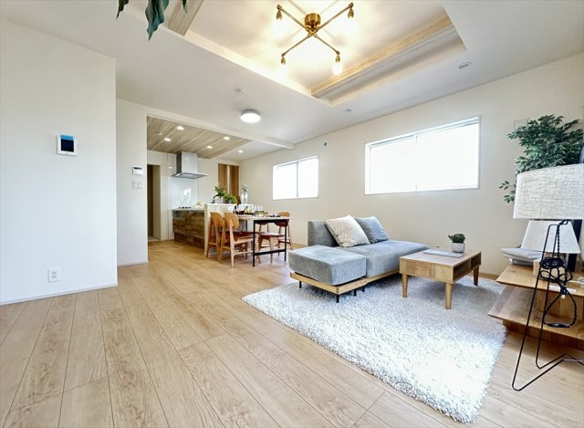 【外観】 | 志木市上宗岡1丁目　新築一戸建住宅　全3棟　(志木本店) | 販売現地(2025年10月撮影)／2026年2月完成予定。建築中の新築戸建て。