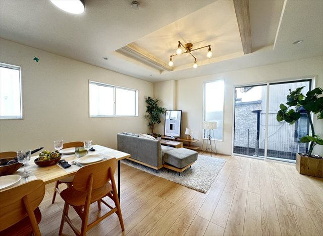 【外観】 | 志木市上宗岡1丁目　新築一戸建住宅　全3棟　(志木本店) | 販売現地(2025年10月撮影)／ゆとりある敷地に４LDK＋小屋裏収納のプラン。