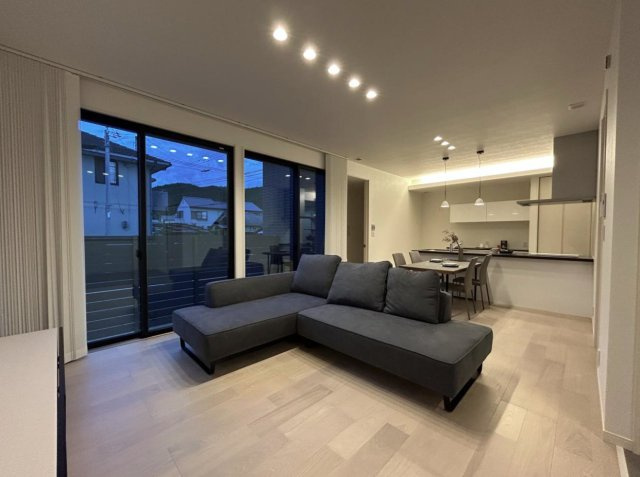 河内町　新築戸建の居間・リビング