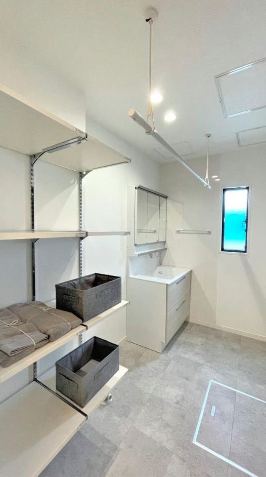 河内町　新築戸建の独立洗面台