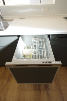 【キッチン】 | 【仲介手数料無料！！】日野市大坂上4丁目　新築戸建て（全3棟）No1号棟　4190万円 | 食器洗い乾燥機