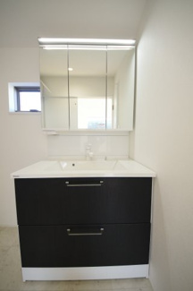 【独立洗面台】 | 【仲介手数料無料！！】日野市大坂上4丁目　新築戸建て（全3棟）No1号棟　4190万円