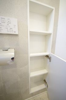 【収納】 | 【仲介手数料無料！！】日野市大坂上4丁目　新築戸建て（全3棟）No1号棟　4190万円 | トイレ内収納