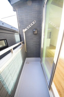 【バルコニー】 | 【仲介手数料無料！！】日野市大坂上4丁目　新築戸建て（全3棟）No1号棟　4190万円