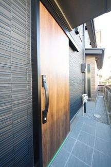 【玄関】 | 【仲介手数料無料！！】日野市大坂上4丁目　新築戸建て（全3棟）No1号棟　4190万円