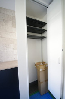 【収納】 | 【仲介手数料無料！！】日野市大坂上4丁目　新築戸建て（全3棟）No1号棟　4190万円 | 玄関収納