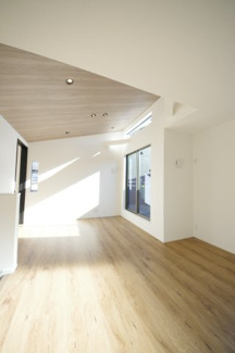 【居間・リビング】 | 【仲介手数料無料！！】日野市大坂上4丁目　新築戸建て（全3棟）No1号棟　4190万円