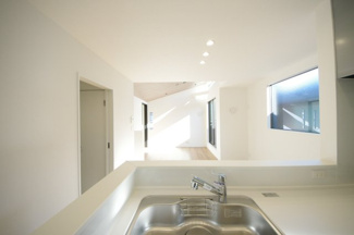 【居間・リビング】 | 【仲介手数料無料！！】日野市大坂上4丁目　新築戸建て（全3棟）No1号棟　4190万円