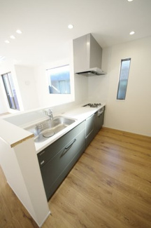 【キッチン】 | 【仲介手数料無料！！】日野市大坂上4丁目　新築戸建て（全3棟）No1号棟　4190万円