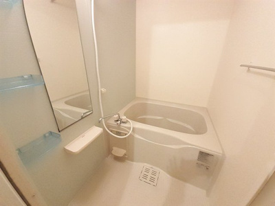 【浴室】 | サンフローラＢ | コンパクトで使いやすいお風呂です