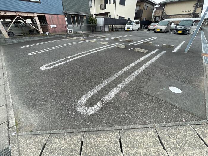 サニーヒルズの駐車場