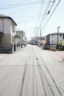 【前面道路含む現地写真】 | 【仲介手数料無料！！】日野市大坂上4丁目　新築戸建て（全3棟）No3号棟　4190万円 | 令和7年5月3日撮影　