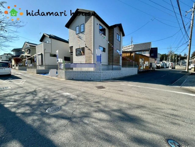 伊奈町本町2丁目20期　新築戸建　エルデ01の前面道路含む現地写真